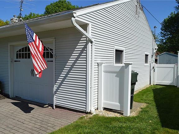 4th image of 1720 Leah Dr