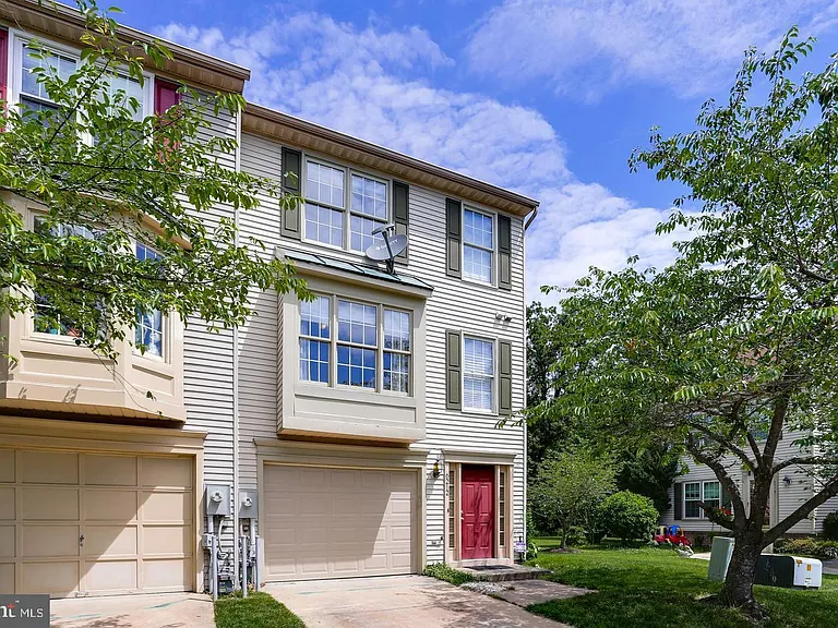6212 Briar Ct — Photo 2