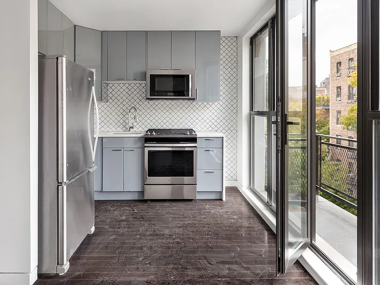 339 W 20th St #5 — Photo 4