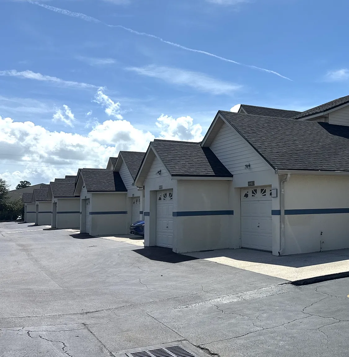 3220 W Oak St — Photo 1