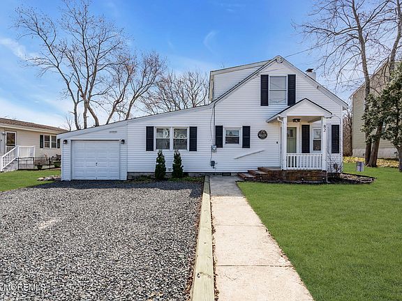 2nd image of 82 Clearwater Drive