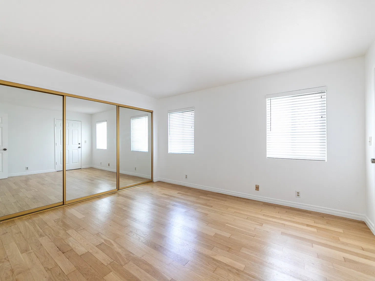 2 bed, $3,200 — Photo 2