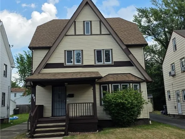 991 Helmsdale Rd, Cleveland Heights, OH 44112