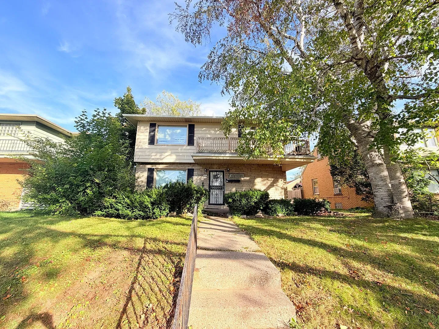3 bed, 1.0 bath, 1299 sqft, $1,498 — Photo 1