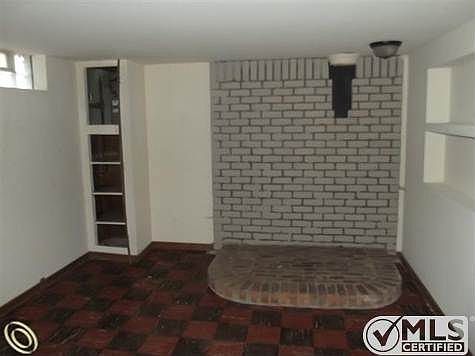 264-011937 - basement.JPG