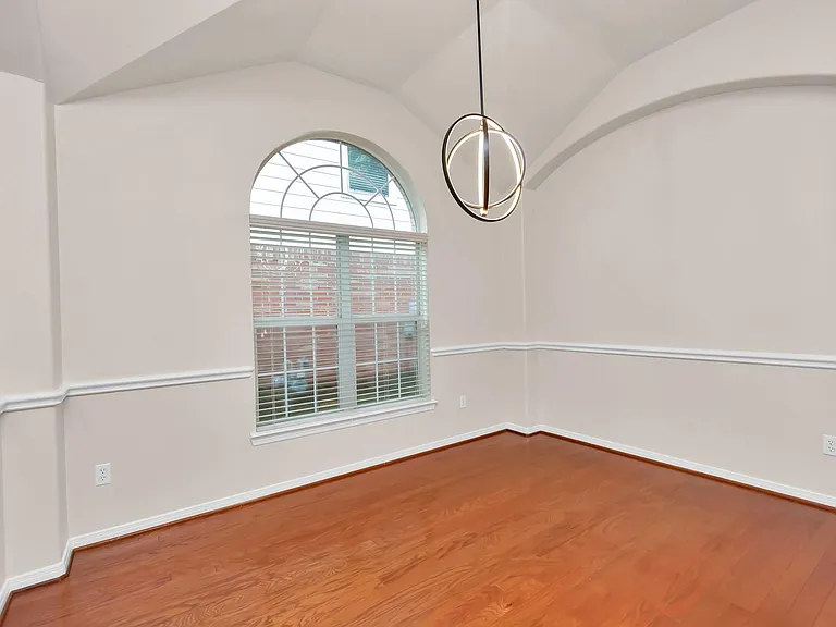16510 Bluff Springs Dr — Photo 8