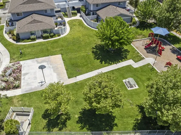 28121 Robin Ave #136, Santa Clarita, CA 91350