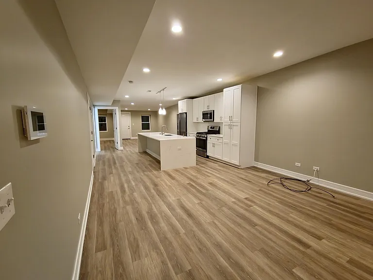 1154 W Grand Ave #2 — Photo 3