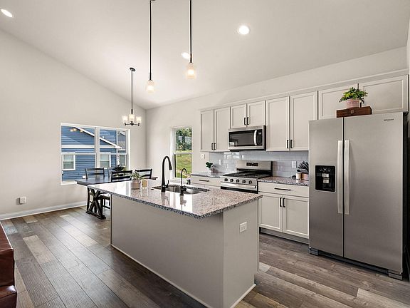 5th image of 3001 Forestside Ln