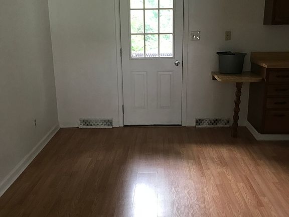 3rd image of 127 Paige Ct APT A