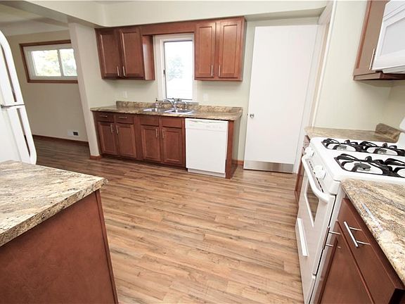 3rd image of 433 E Clearview Ave