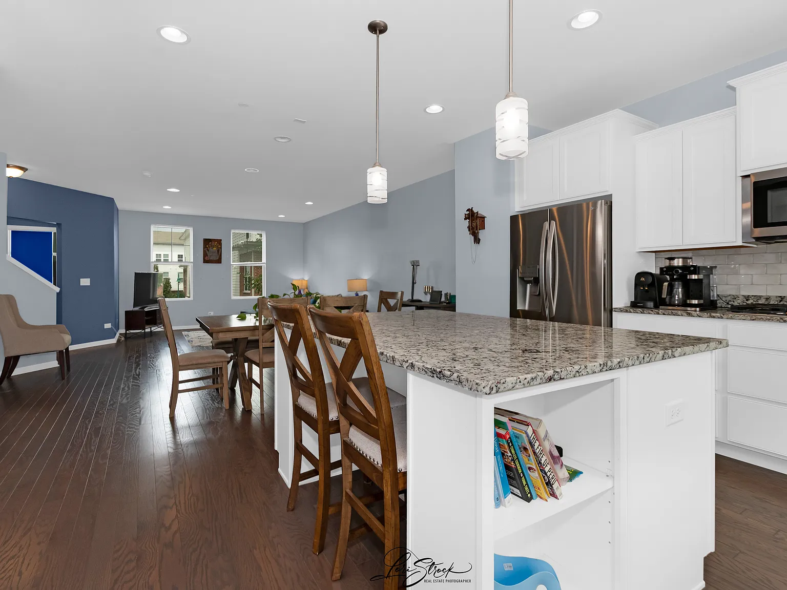 3 bed, 2.5 bath, 2400 sqft, $3,500 — Photo 3