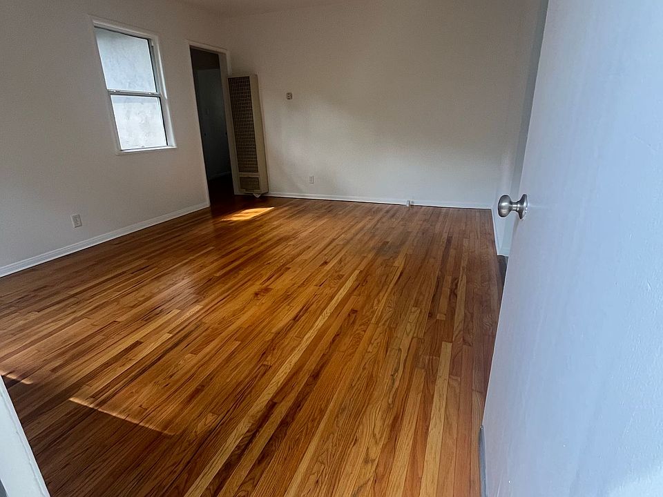 1st image of 2328 W Moss Ave #2328