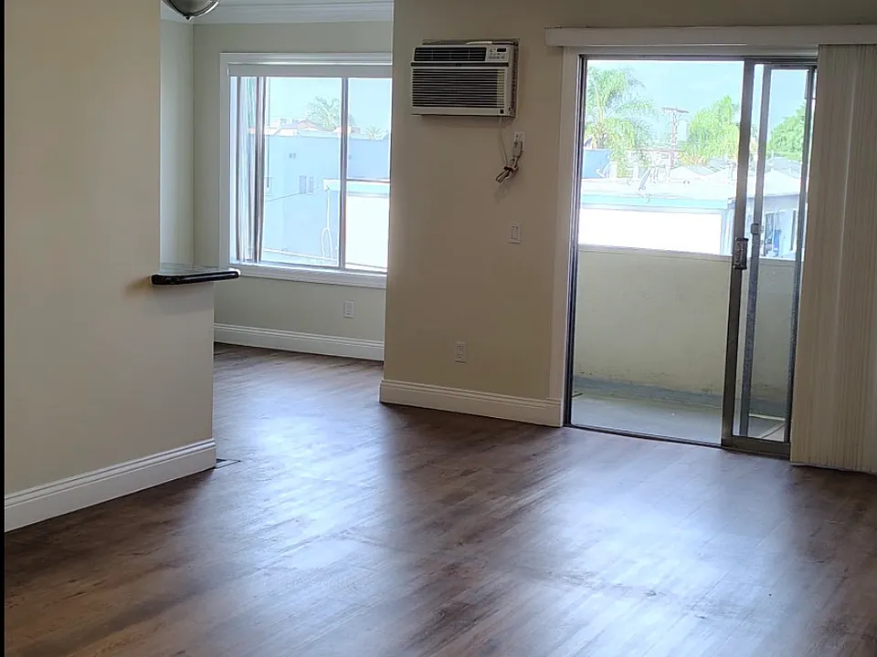 1259 N Ardmore Ave #304