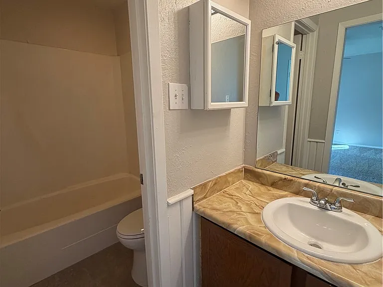 3206 Dallis Dr — Photo 10