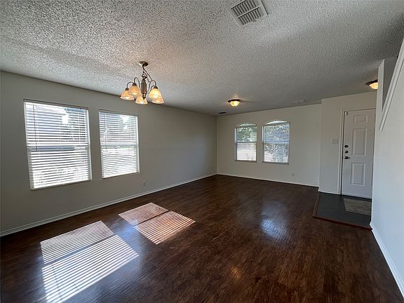 5th image of 2233 Chestnut Dr