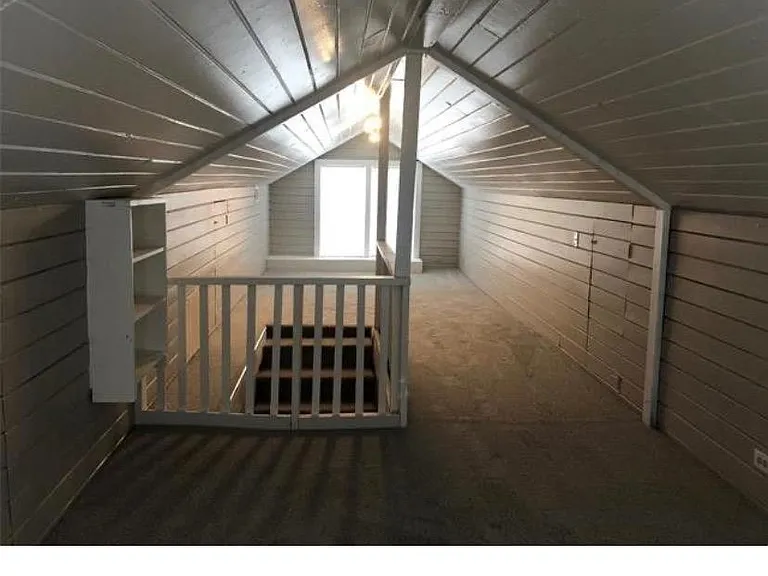 1203 E Jones St — Photo 3