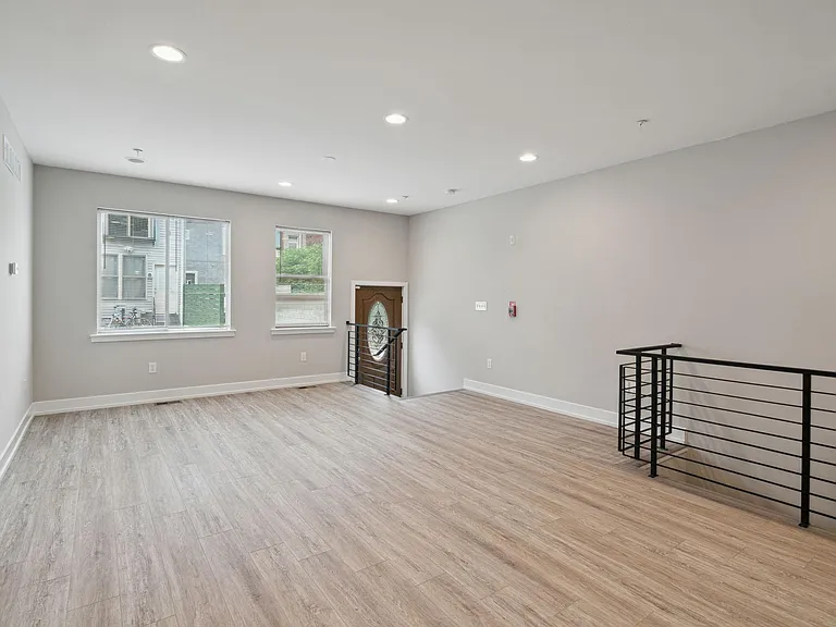 2612 Annin St #1 — Photo 5
