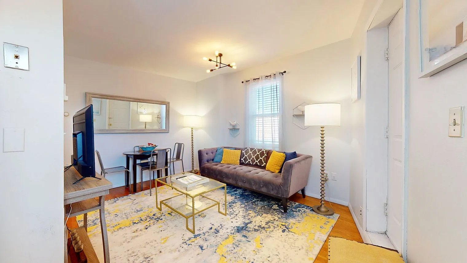 2 bed, 1.0 bath, 839 sqft, $4,712 — Photo 4