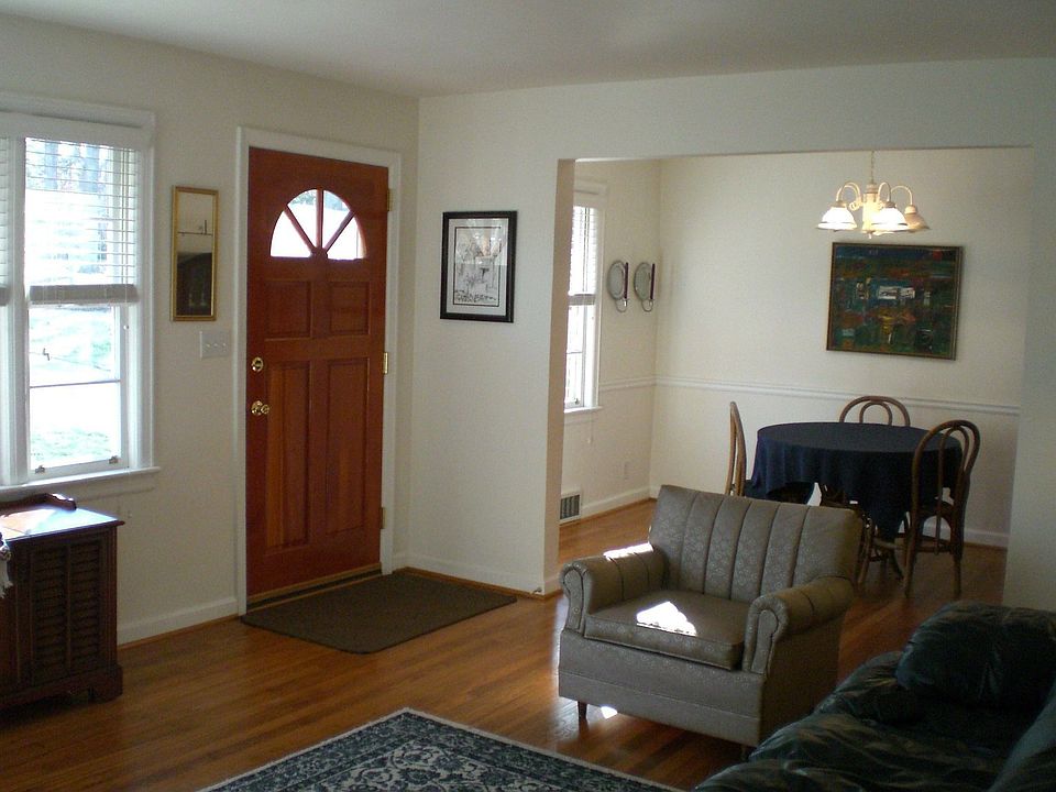 2nd image of 2596 Woodridge Dr