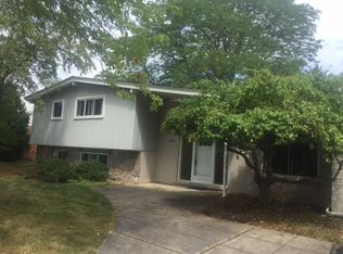 5560 Pembury Ln, West Bloomfield, MI 48322