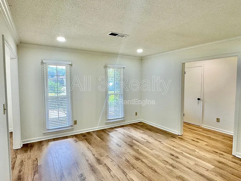 713 Dubuque Dr — Photo 11