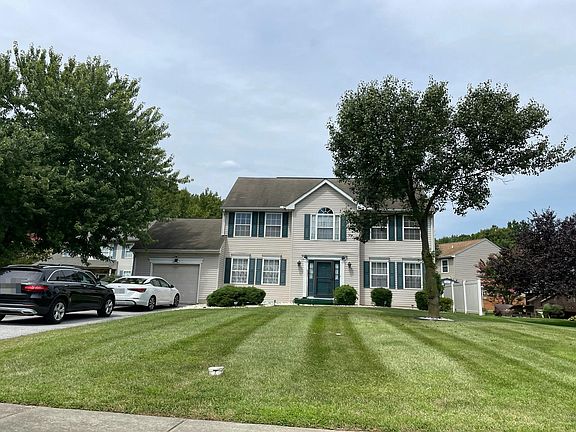 2nd image of 12 Mapleshade Dr