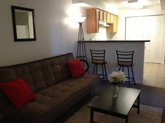 3rd image of 900 Linden Ln APT 3