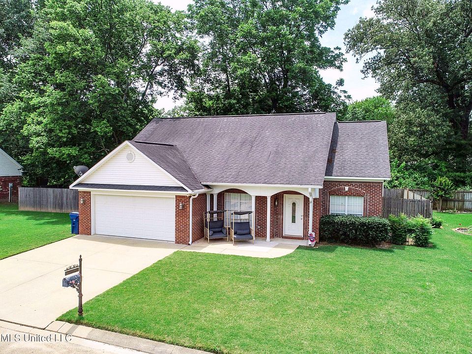 1st image of 107 Acorn Ln