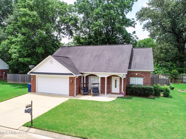 107 Acorn Ln, Batesville, MS 38606