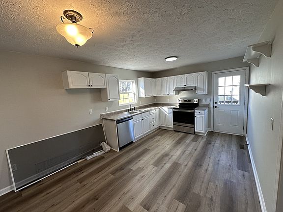 5th image of 121 Oakdale St