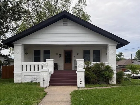 305 W Ray Ave, Christopher, IL 62822