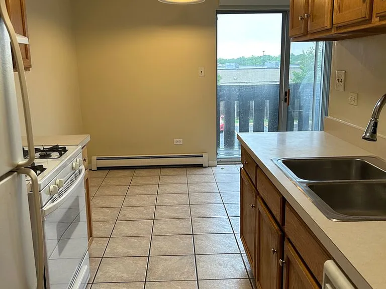 1120 Copperfield Ln — Photo 2