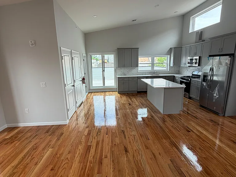 181 Munn Ave #2 — Photo 3