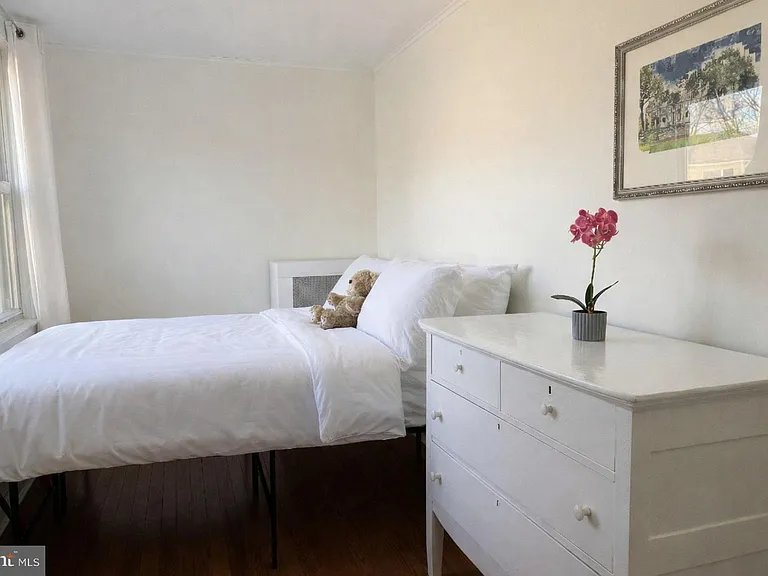 131 Livingston Ave — Photo 10