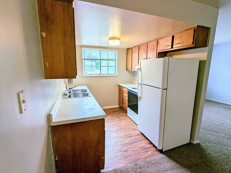 2430 Albany St — Photo 11