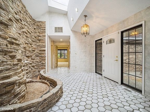 3rd image of 2585 Salceda Dr #0