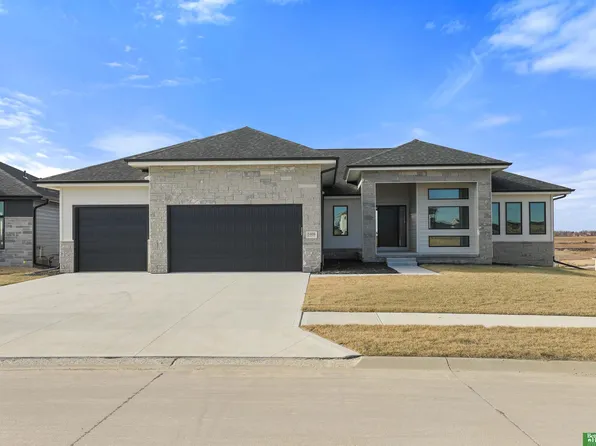 5408 N 213th St, Elkhorn, NE 68022