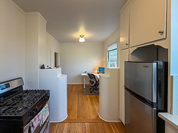 3rd image of 3839 Divisadero St APT 206