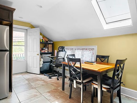 5th image of 131 Mariner St #2