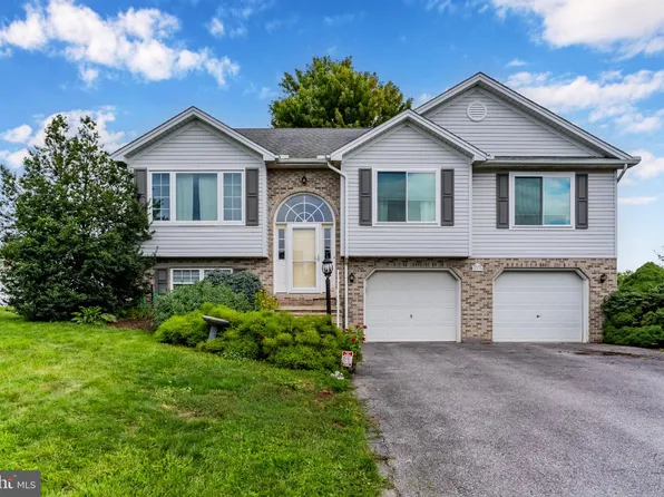 473 Franklin Square Dr, Chambersburg, PA 17201