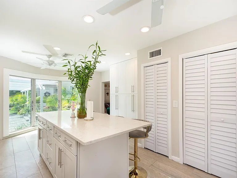 2337 SW 27th Ave — Photo 10