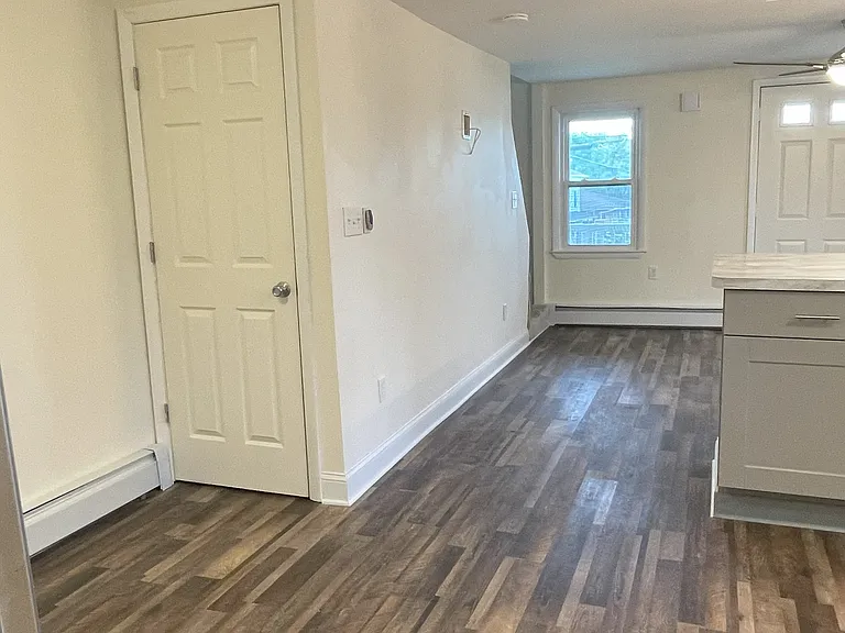 110 Scott St — Photo 13
