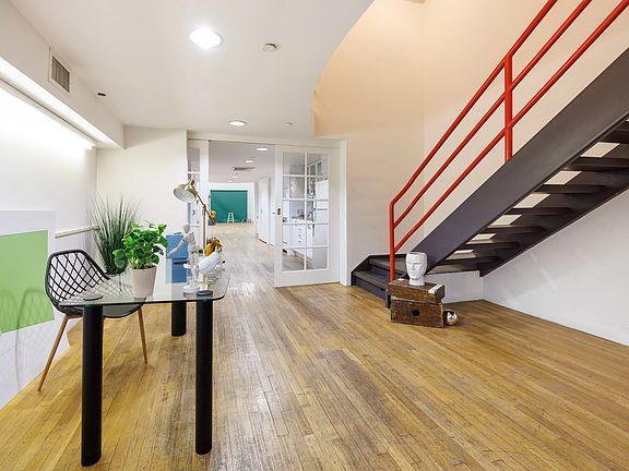 4th image of 137 W 25th St #2