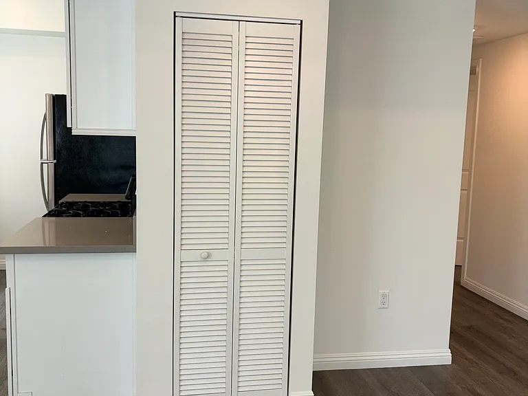 14143 Burbank Blvd #202 — Photo 16