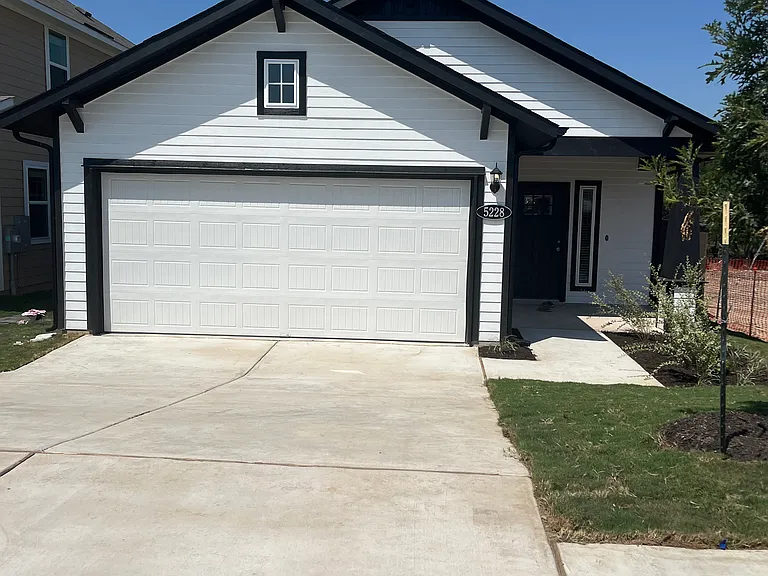 5228 Lomasso Dr — Photo 1