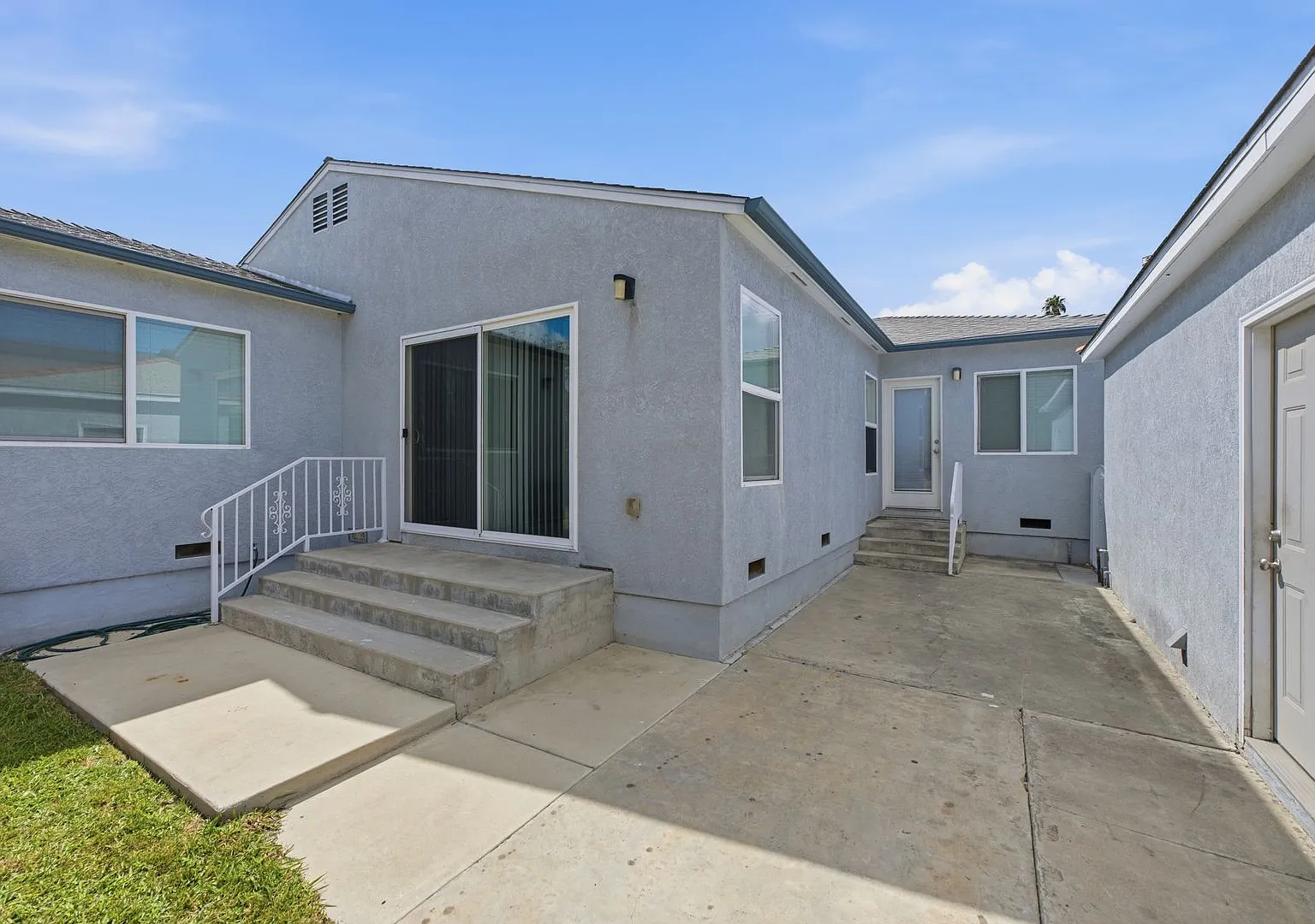 Spacious property with no back house! — Photo 2
