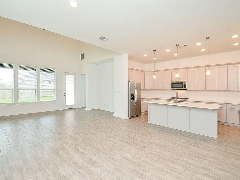 3811 Hermitage Dr — Photo 14