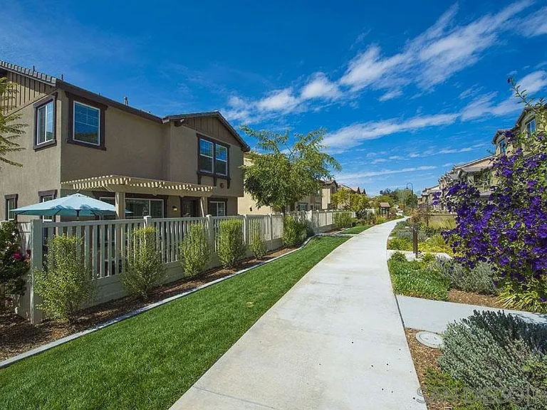 512 Moonlight Dr — Photo 14