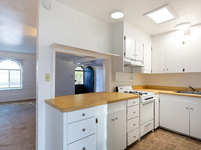 565 N Macnab Dr #A — Photo 11